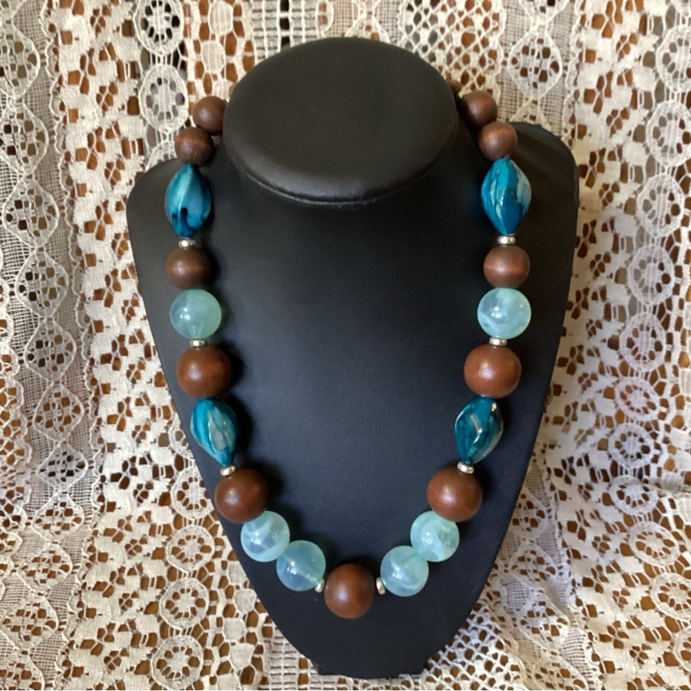 FABULOUS BEADED NECKLACE